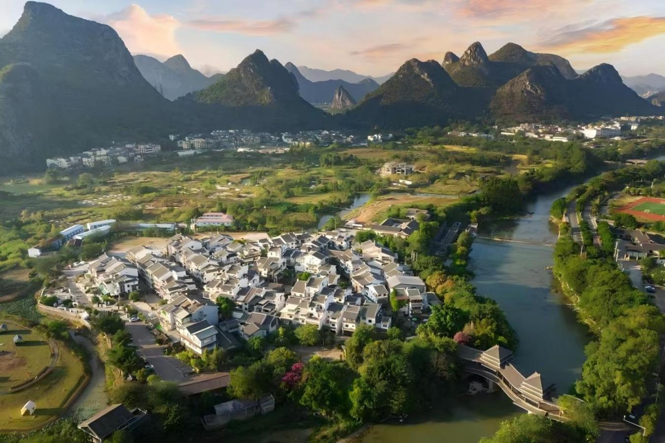 Serene Vale Inn Guilin-Free One Way Pick Up Service To High-Speed Railway Station For 2 Nights エクステリア 写真